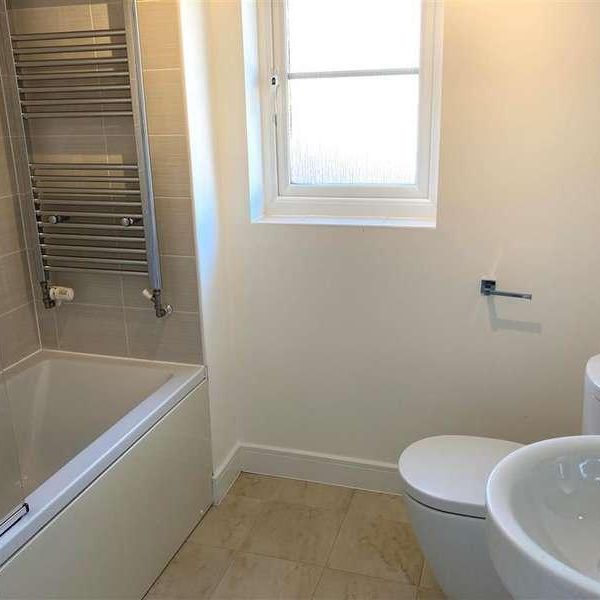 Clos Cwm Golau, Merthyr Tydfil, CF47 - Photo 1