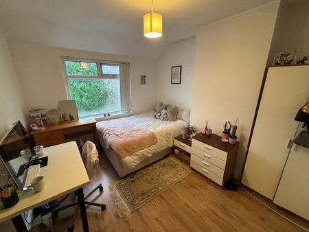 3 bedroom private hall to rent - Photo 3