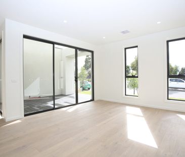 RIGHT OPPOSITE OF KOLBE CATHOLIC COLLEGE - Photo 3