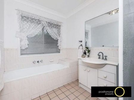 Forest Lake Hidden Gem – Comfort, Location and Convenience - Photo 5