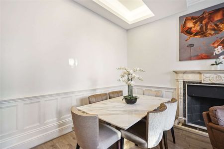 A recently refurbished three bedroom three bathroom duplex apartment with private garden and period charm throughout. - Photo 3