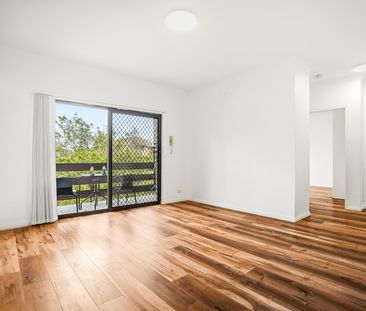 Air-Conditioned Two-Bedroom Unit with Renovated Kitchen and Bathroom! - Photo 2