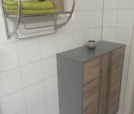 Modernes Wohnen im Holzhaus! 3 Raumwohnung mit Balkon & Carport! - Foto 4