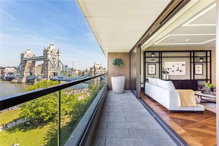 A stunning four bedroom apartment situated on the fourth floor of the prestigious One Tower Bridge development. - Photo 2