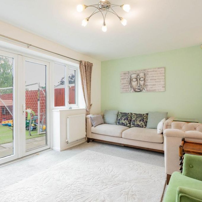 4 bedroom semi-detached house to rent - Photo 1