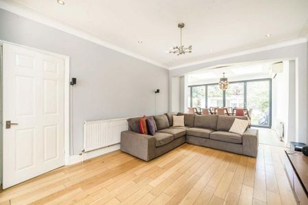 5 bedroom flat to rent - Photo 2