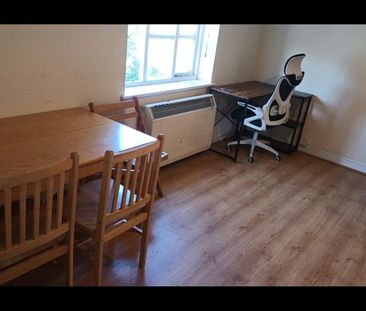 2 Bed Penthouse, Otter Close, E15 - Photo 3