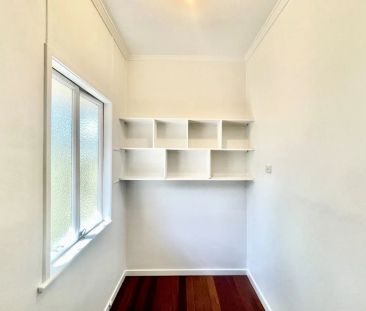 Charming Family Home with Spacious Living and Outdoor Entertaining ... - Photo 2