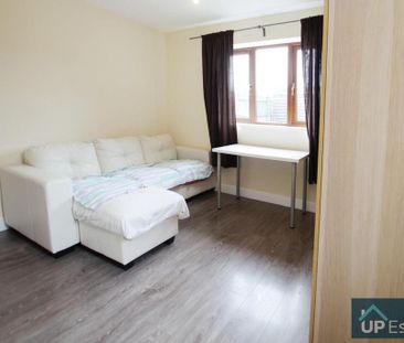 4 bedroom semi-detached house to rent - Photo 5