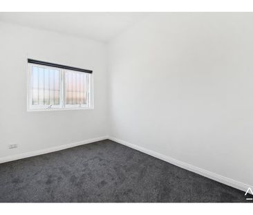 Spacious Three-Bedroom House in Prime Haberfield - Photo 3