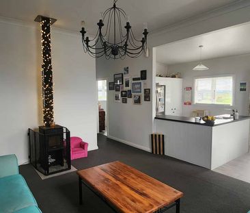 Gorgeous renovated rail cottage makes an easy home - Photo 2