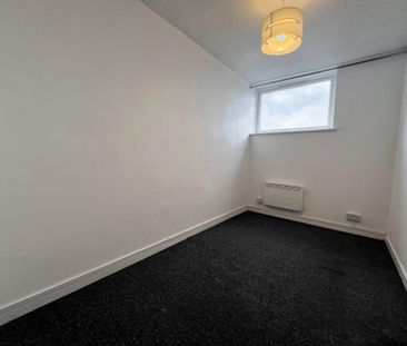 3 bedroom flat to rent - Photo 3