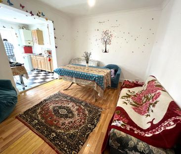 4 bedroom semi-detached house to rent - Photo 2