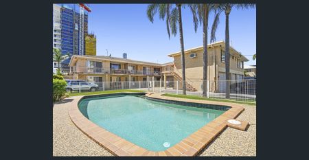 Top Floor Treasure in the Heart of Chevron Island! - Photo 2