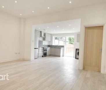 2 bedroom flat to rent - Photo 2