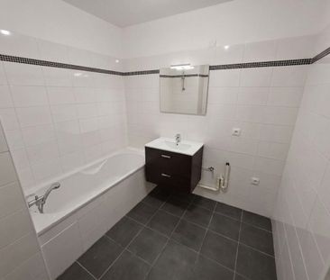 Location Appartement 3 pièces 56m² PERENCHIES 59840 - Photo 5