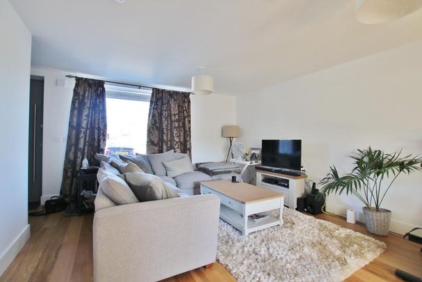 3 bedroom end of terrace house to rent - Photo 1