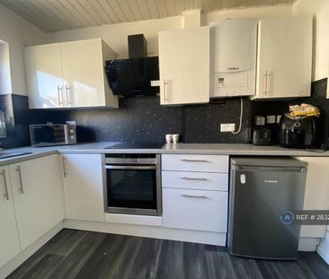 1 bedroom in a house share to rent - Photo 6