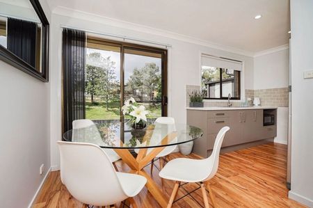 Three Bedroom House in Rutherford with Double Garage - Photo 3