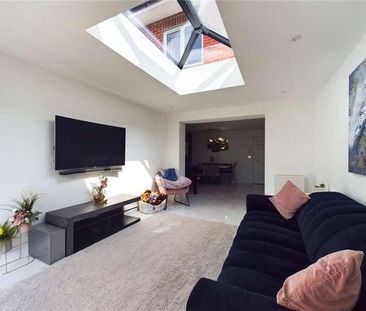 Albert Close, Spencers Wood, Reading, Berkshire, RG7 - Photo 2