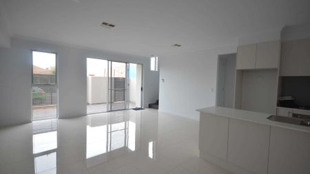 Open the Door to Light and bright family living - Photo 2