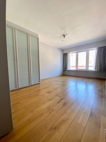 2-slaapkamer appartement met garage in hartje Eeklo - Photo 2