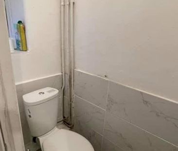 Room in a Shared Flat, Chicksand House, E1 - Photo 4
