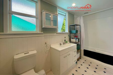 4 Bedrooms on David Street - Photo 3