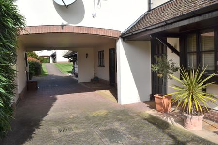 Firs Wood Close, Northaw Park, Potters Bar, Hertfordshire, EN6 - Photo 3