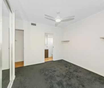 SPACIOUS 2 BEDROOM APARTMENT! 6-month lease only - Photo 6