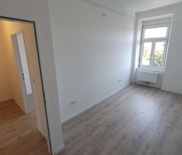 Charmante Altbauwohnung mit Balkon im 3. Stock - Photo 1