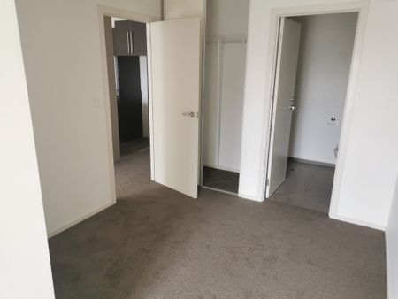 Modern 2-Bedroom Apartment in St Lukes - Photo 4