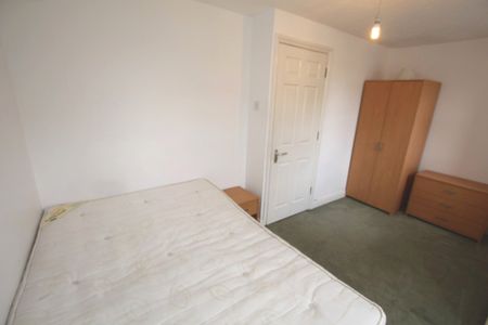 STUDENT Four Bedroom House – Donald Woods Gardens (Surbiton, KT5) - Photo 5