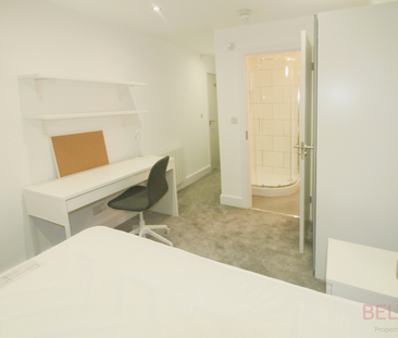 1 bedroom in a flat share to rent - Photo 2