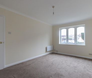 Kings Avenue, Watford, Hertfordshire, WD18 - Photo 1