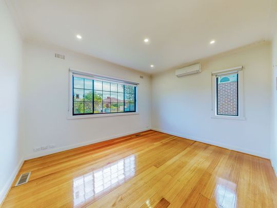 SPACIOUS 3-BEDROOM HOME IN PRIME LOCATION - Photo 1