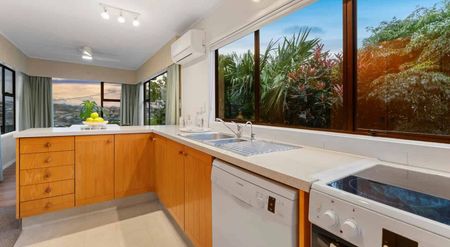 Coastal Living at Its Best – Stand-Alone, Low-Maintenance Gem in Mairangi Bay - Photo 2