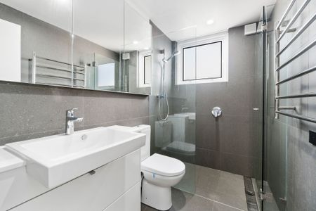 High Floor Two Bedroom Apartment with Spectacular Views - Photo 4