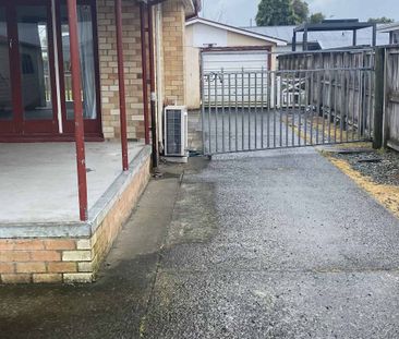 Three Bedroom Brick Home - Photo 4
