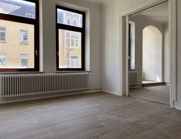 Schicke Altbauwohnung in der Weserstraße - 3 ZKB, zwei Balkone, neues Badezimmer - Foto 1