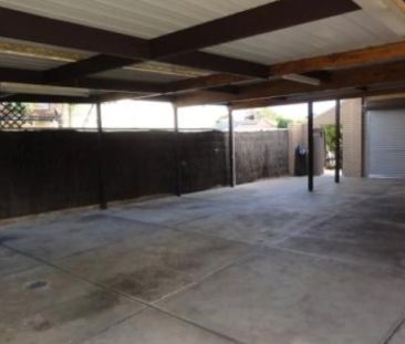 Lovely Three Bedroom home in the hear of Grange! - Photo 3