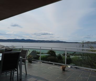 552 Churchill Avenue Sandy Bay TAS 7005 Australia - Photo 1