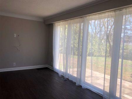For Lease - 9 Hemford Crescent, Toronto, Ontario - Photo 3