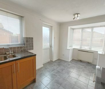 2 Bed End Terrace, Tudor Close, NG4 - Photo 5