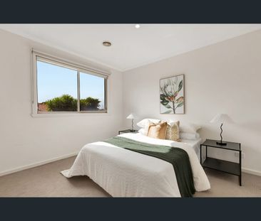 12 Lambie Way, Roxburgh Park, Vic 3064 - Photo 5