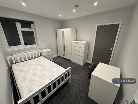 1 bedroom in a house share to rent - Photo 1