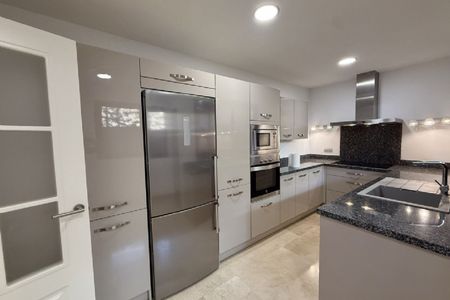 4 Bedroom Townhouse For Rent in Benahavís, Málaga - Photo 2