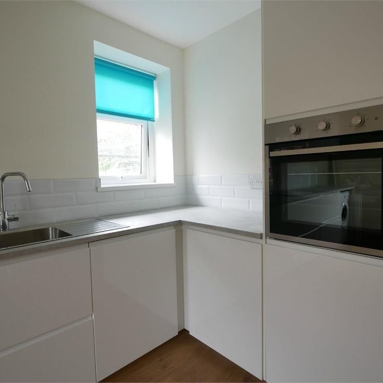 3 bedroom flat to rent - Photo 1