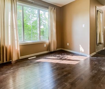 Spacious Family Home With Oversized Garage - Photo 3