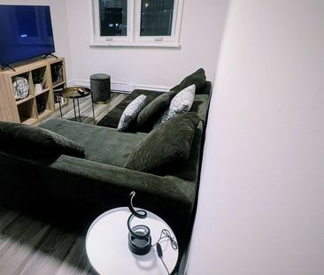 For Lease - 206 Bathurst Street, Toronto, Ontario - Photo 4